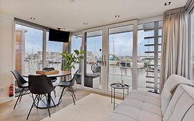 Luxurious Waterloft Near Beach And Centre By Weltevreden Experience